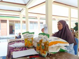 Pembagian Beras CPP dan Minyak Goreng 